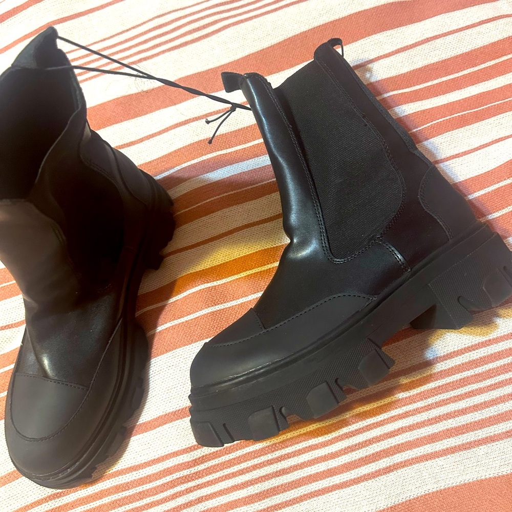 Black Combat Platform Boots with Chunky Soles